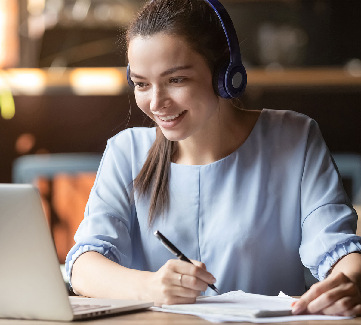 women-learning-online